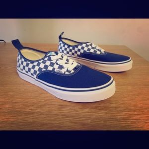 NWOT‼️ VANS ‼️ size 6 in kids//women’s 7.5